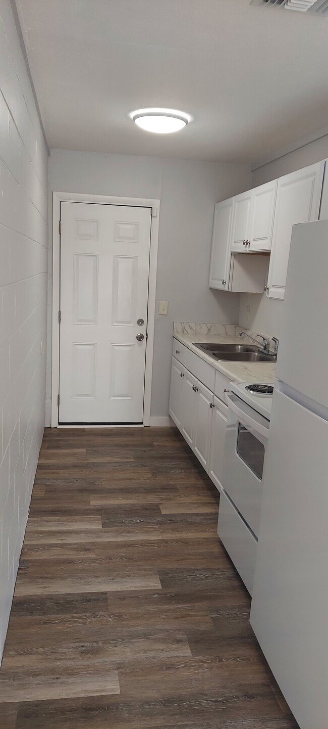 Photo - 2070 Avocado Ave Unit B