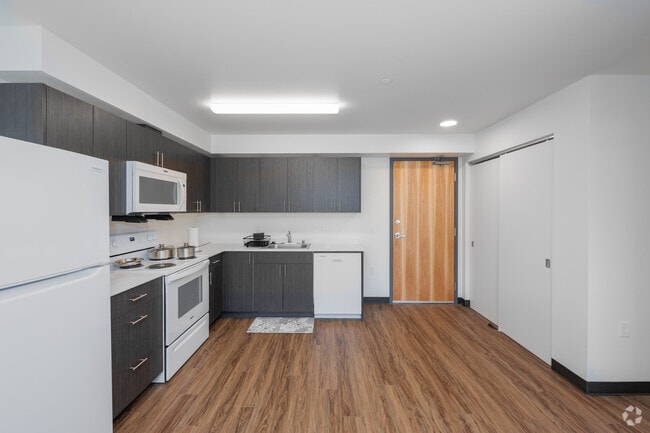 1BR, 1BA - 580SF - Kitchen - Nichols Court