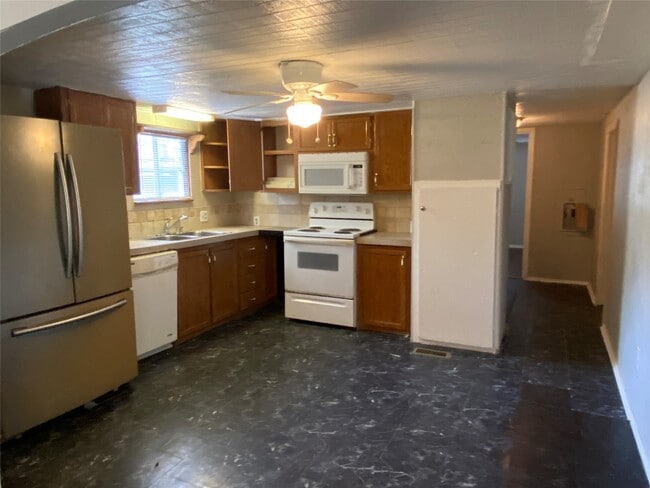 Building Photo - 109 Birchwood Dr