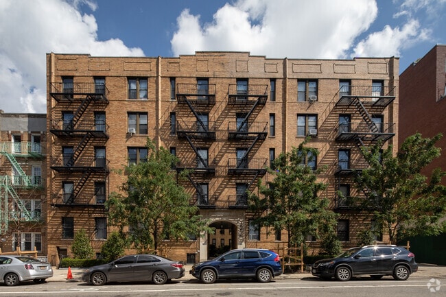 Photo - 25-21 31 Avenue