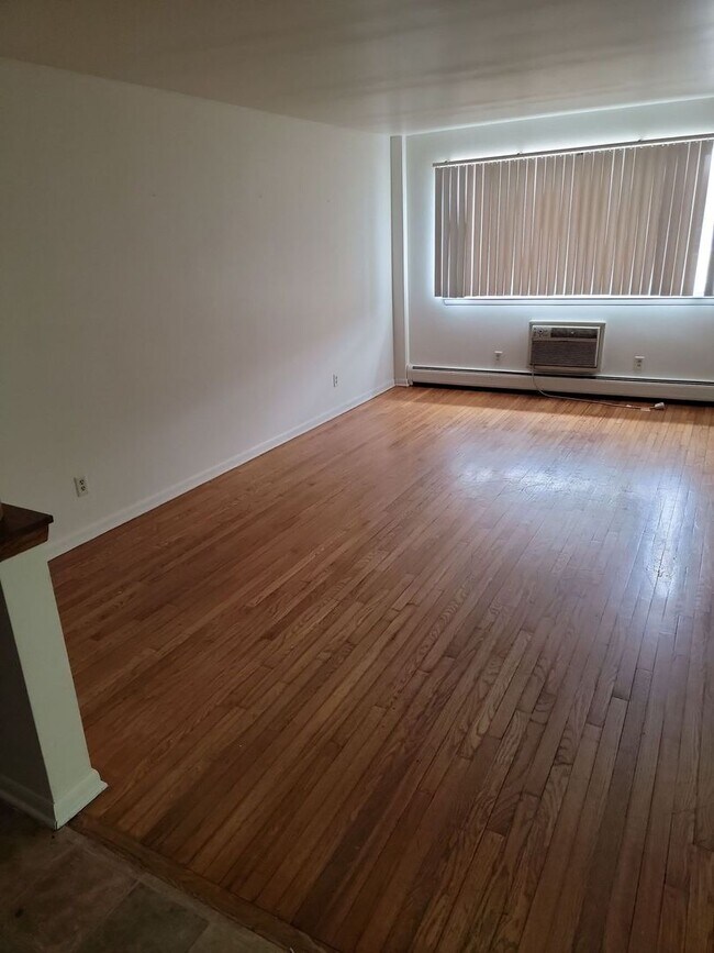 Photo - 1920 Lathrop Ave. (16 Unit)