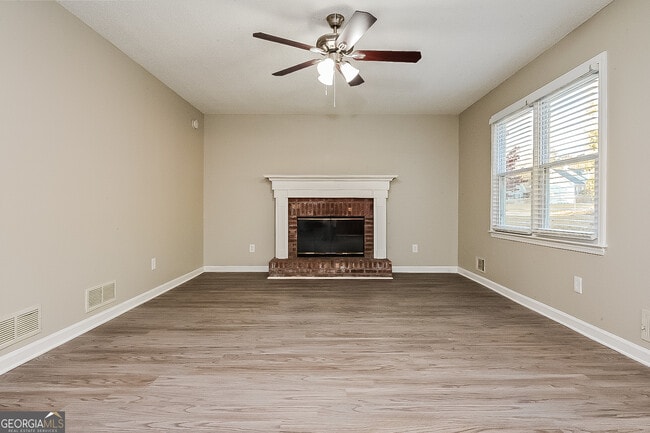 Photo - 310 Lakefront Dr