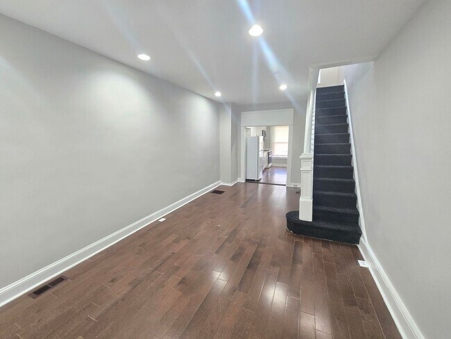 Photo - 402 N Curley St