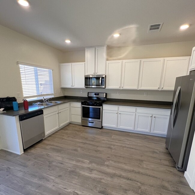 Photo - 443 Antares St