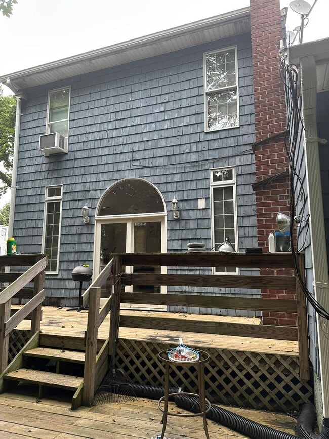 Building Photo - 73 Railroad St Rental