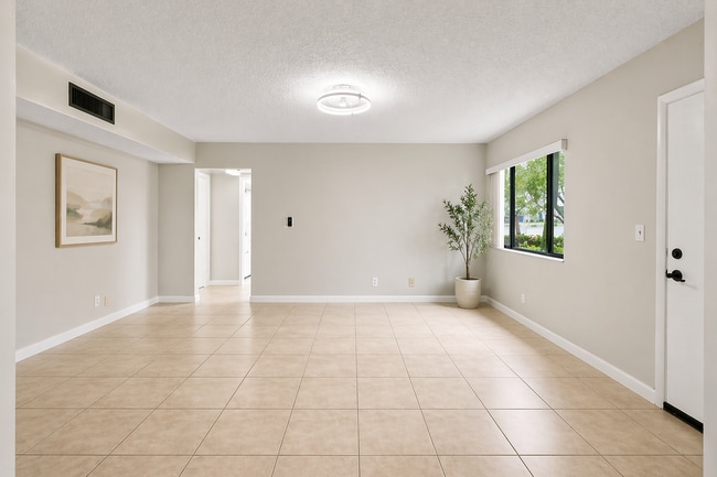 Photo - 5310 Las Verdes Cir Unit 106