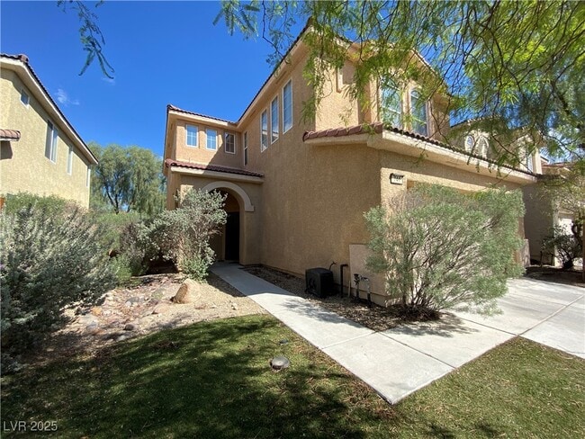 Photo - 744 Blue Barrel St