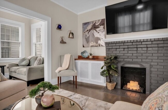 Photo - 403 E 50th St