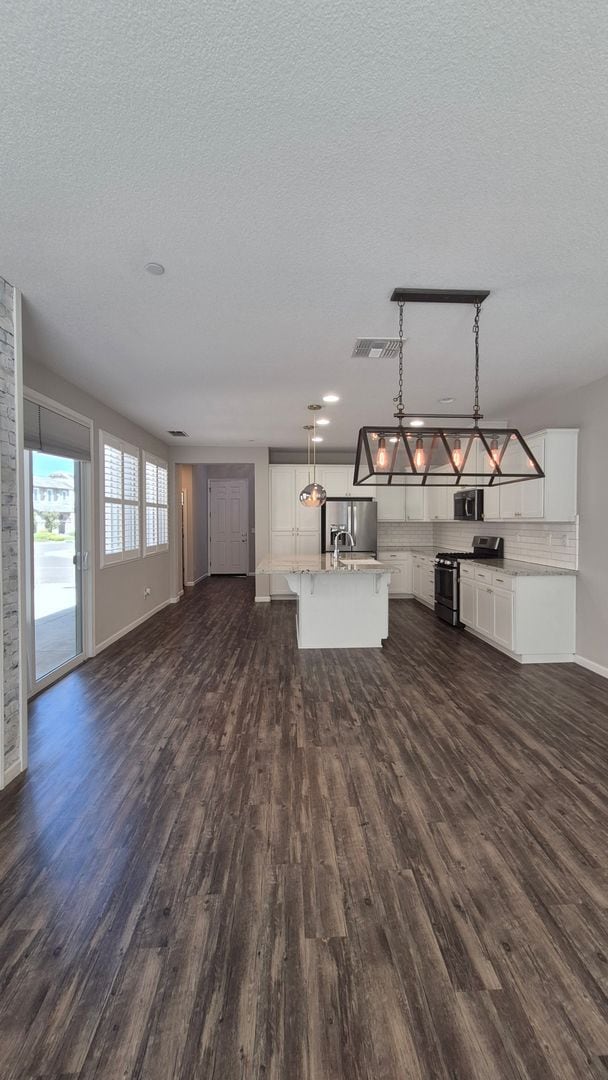 1702 Brodea Ln