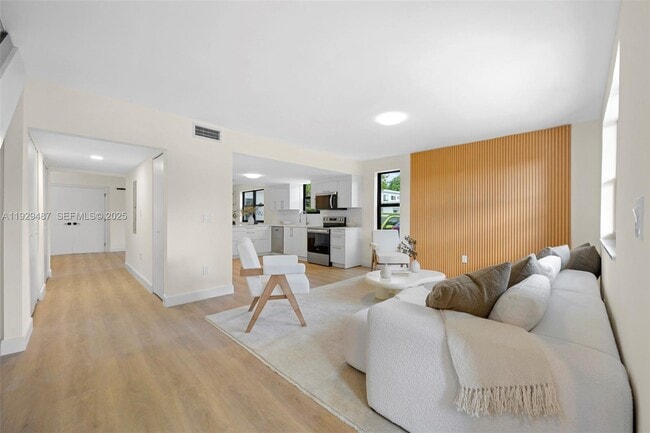 Building Photo - 7994 Crespi Blvd