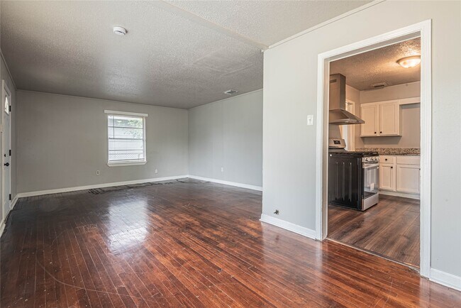 Photo - 5818 Glenhurst Dr