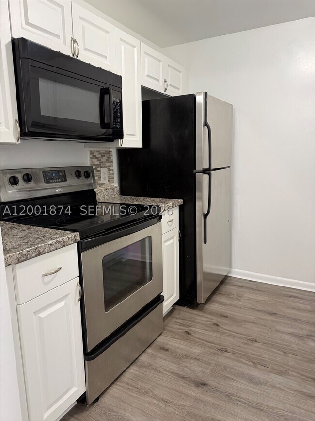 Building Photo - 800 SW 131st Ave Unit 311F