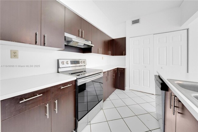 Building Photo - SW 57th Lane 4, Miami, FL 33183 Rental