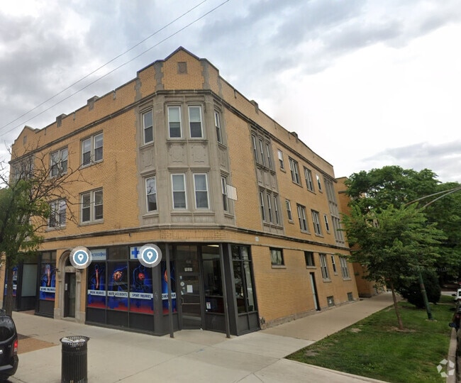 Building Photo - 3535 W Fullerton Ave Unit 2 Rental