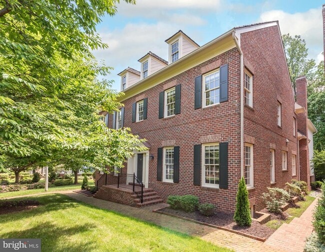 Building Photo - 9860 Palace Green Way