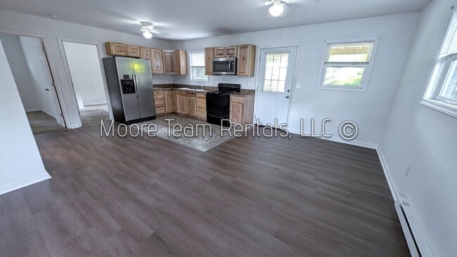 Photo - Cozy 2 Bed House with Deck & Yard