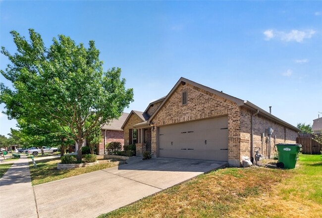 Photo - 417 Hackberry Dr