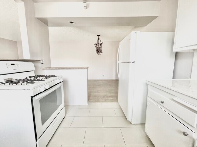 Photo - 854 S Sherbourne Dr Unit 6