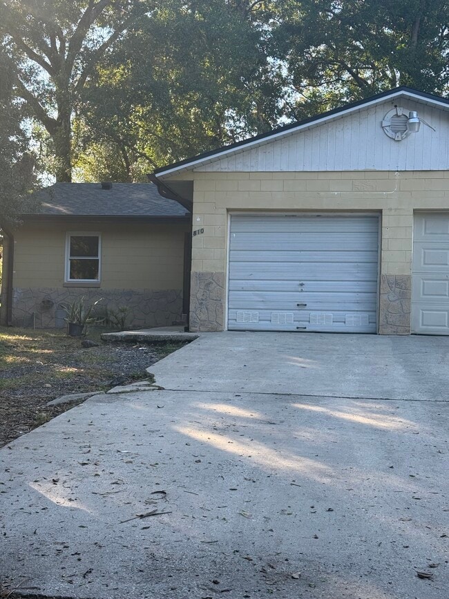 Building Photo - 810 N Hudson St