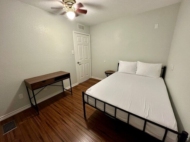 Photo - 1802 N Prairie Ave