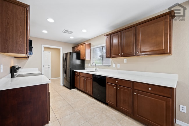 Building Photo - 3Bed/2Bath House at Thunderbird/59th Ave! Ready for Immediate Move-In! – RV GATE!