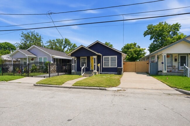 Photo - 5315 Bell St