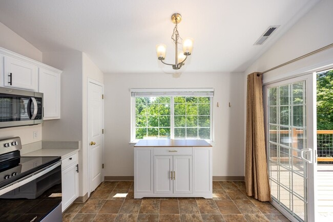 Photo - One Level Ranch Home in Washougal - 3 Bedroom, 2 Bathroom