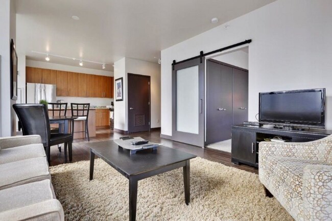 Photo - 460 N State St