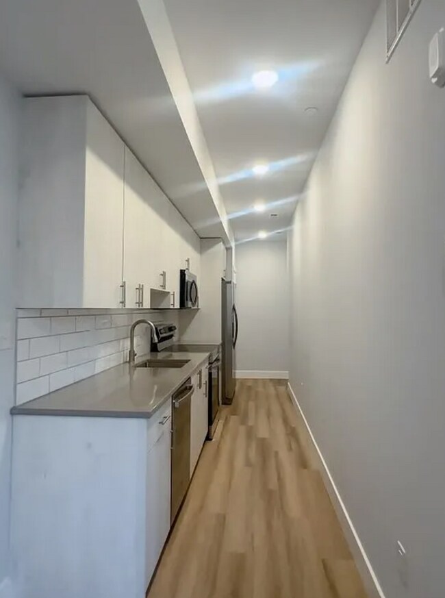3259 N 13th St Unit 2