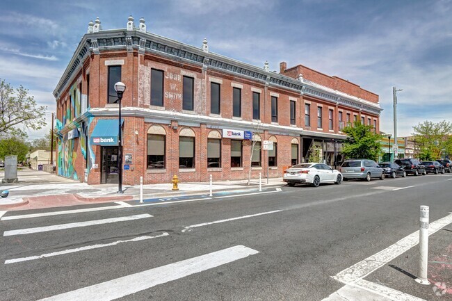 Building Photo - 2711 Welton St Rental