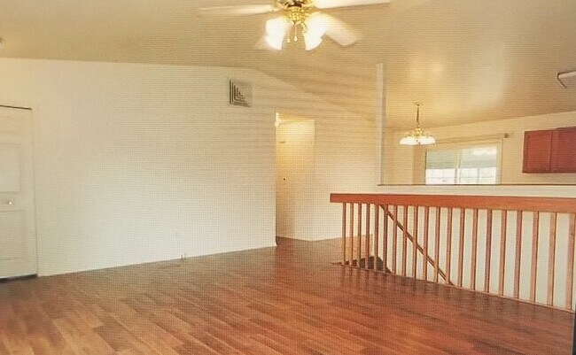 Photo - 458 W Lookout Dr
