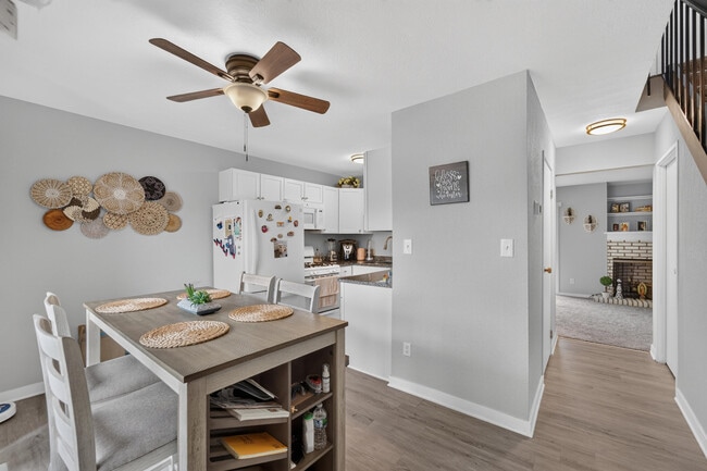 Photo - 1421 W Edgerton Ave
