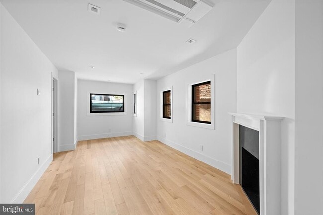 Building Photo - 3336 P St NW Unit 1 Rental