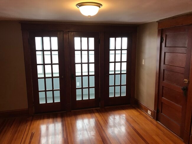 Bed 2 with small sun porch - 12 Hazelwood Ter Unit 2