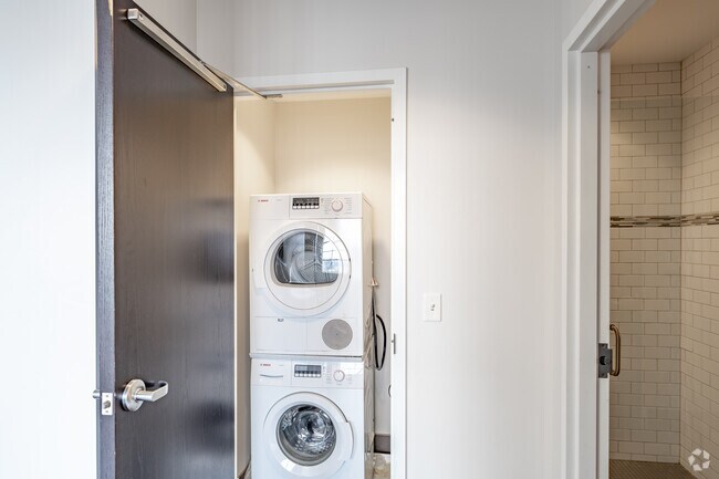 1BR, 1BA - 886SF - Laundry