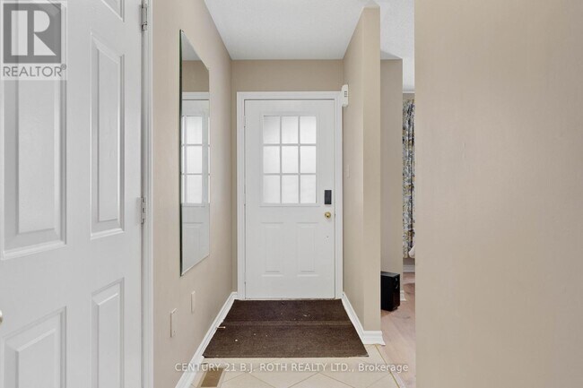 Photo - 361 Georgian Dr