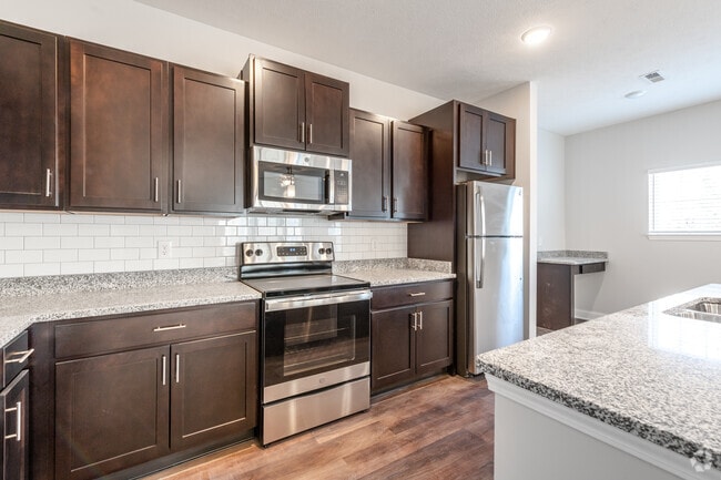 3BR, 2.5BA - 1631SF