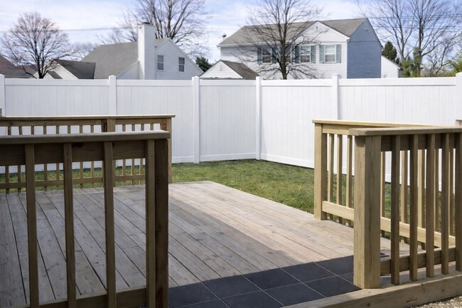 Photo - 734 Burgess Ave