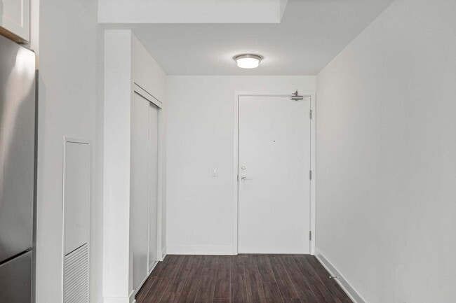 Photo - 681 Yonge St