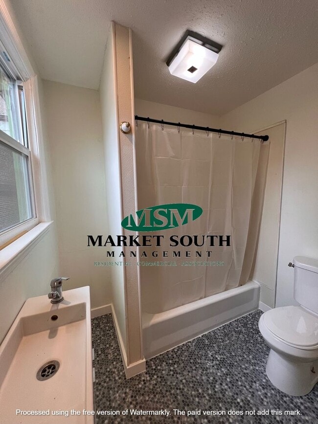 539 E Henry St Unit 3