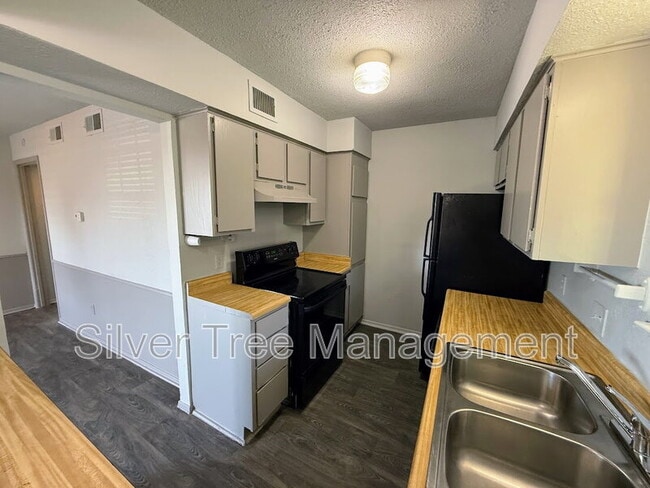 Photo - 4820 Wellesley Ave Unidad C