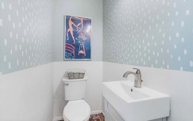 Half Bathroom - 68 Park Vallei Ln