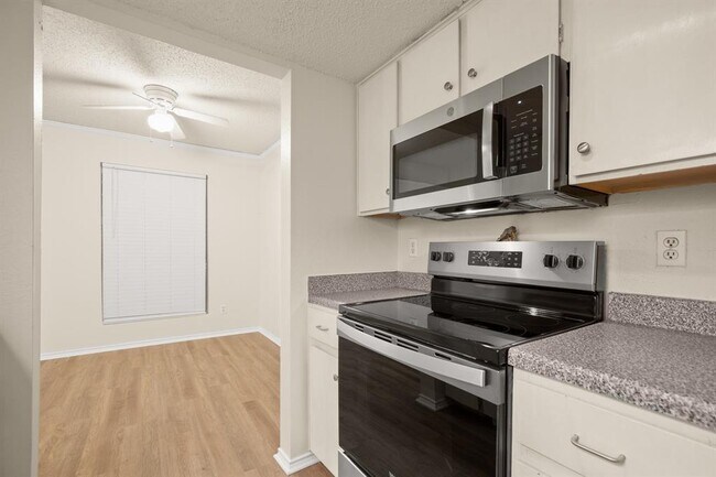 Photo - 2401 Leon St Unit 105