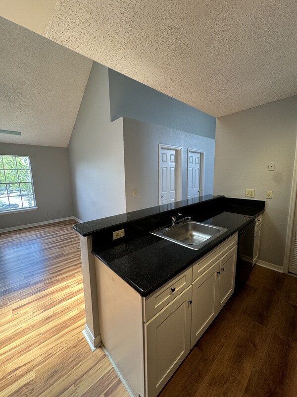 Photo - 6010 Westgate Dr Unit Apt 304