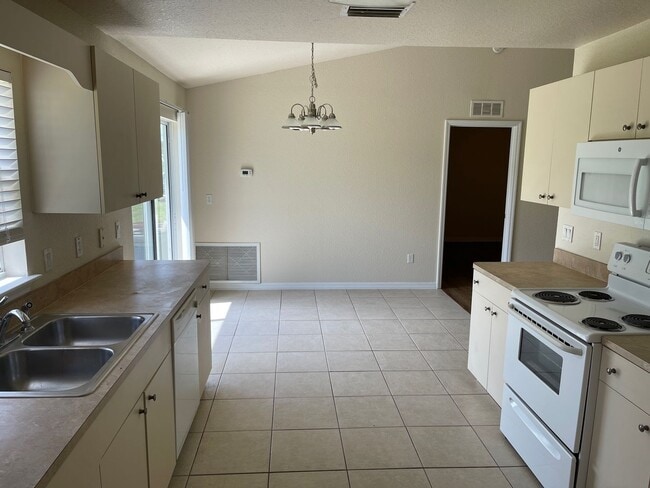 Photo - Spacious 2 Bedroom/2 Bathroom