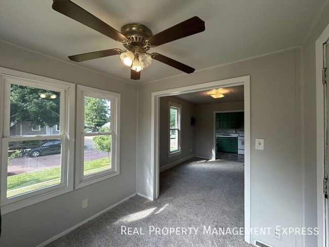 Building Photo - 1 Bedroom 1 Bathroom Unit in Sioux Falls Rental