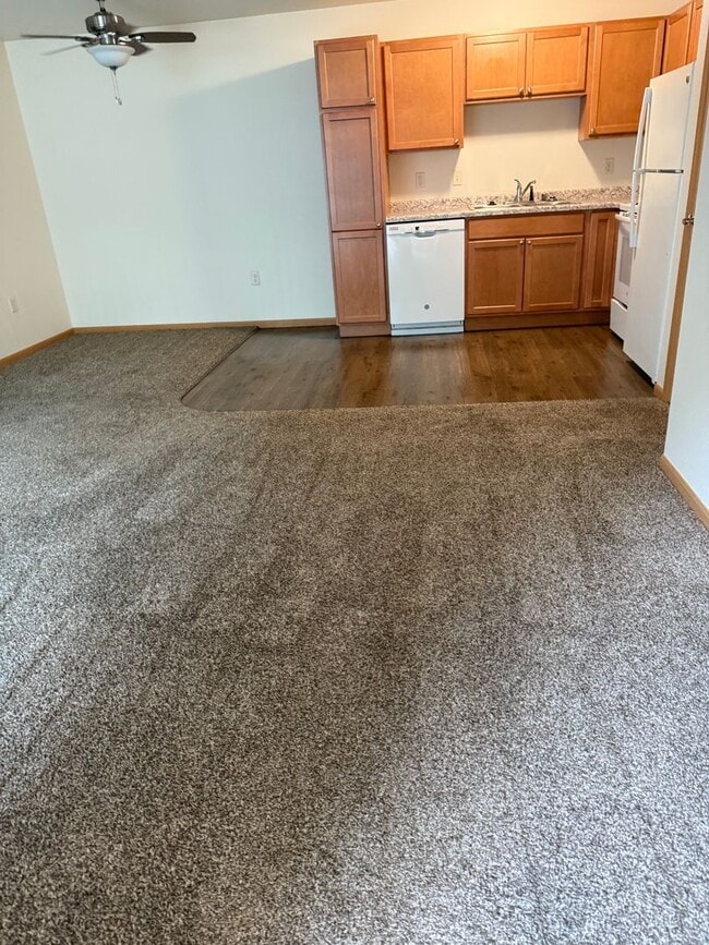 Photo - Riverwood Apartments - 514 McEvoy St