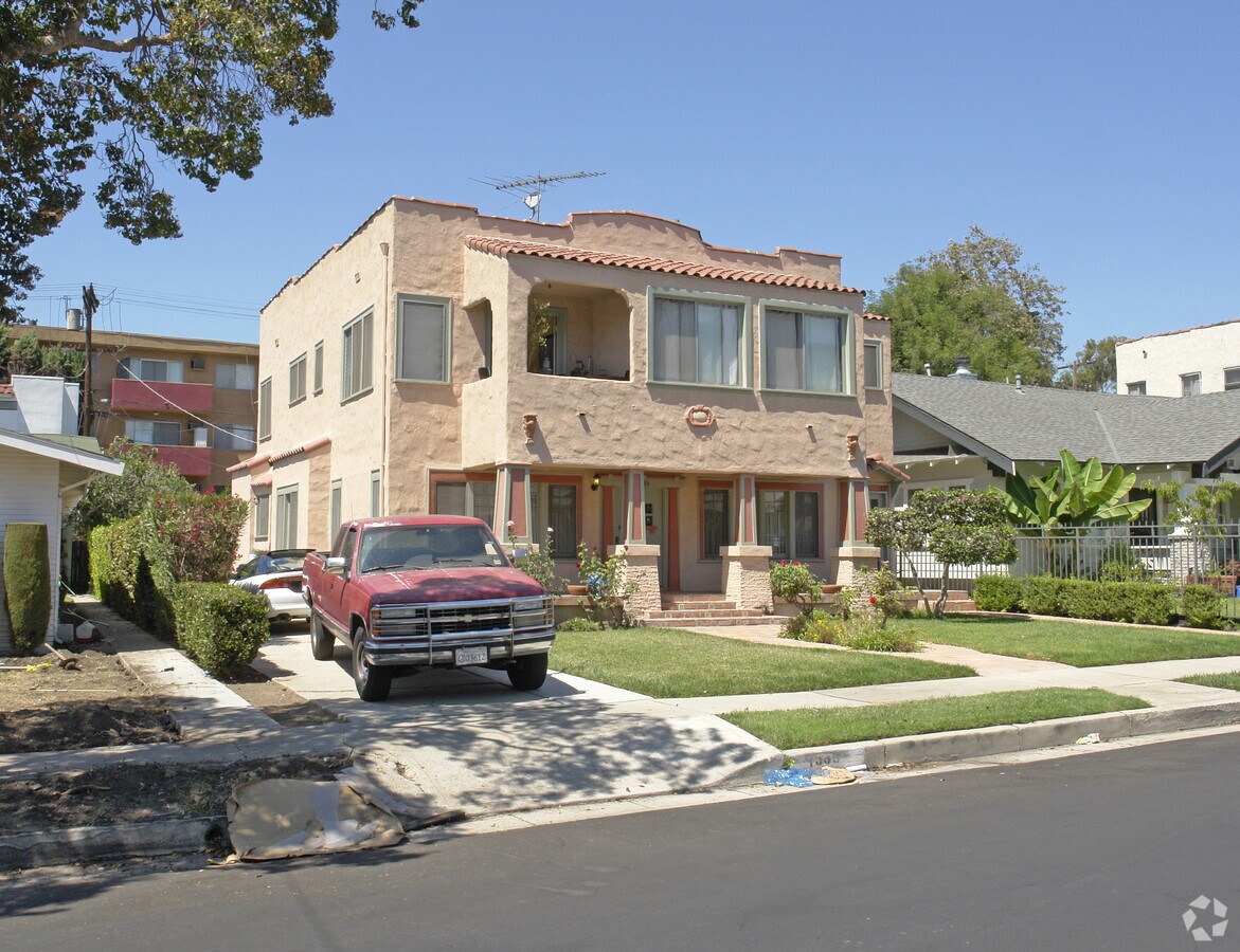Photo - 1335-1337 N Mansfield Ave Apartments