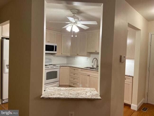 Photo - 8 Benjamin Franklin Dr