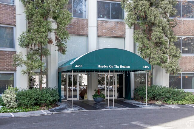 Entrada - Hayden on Hudson